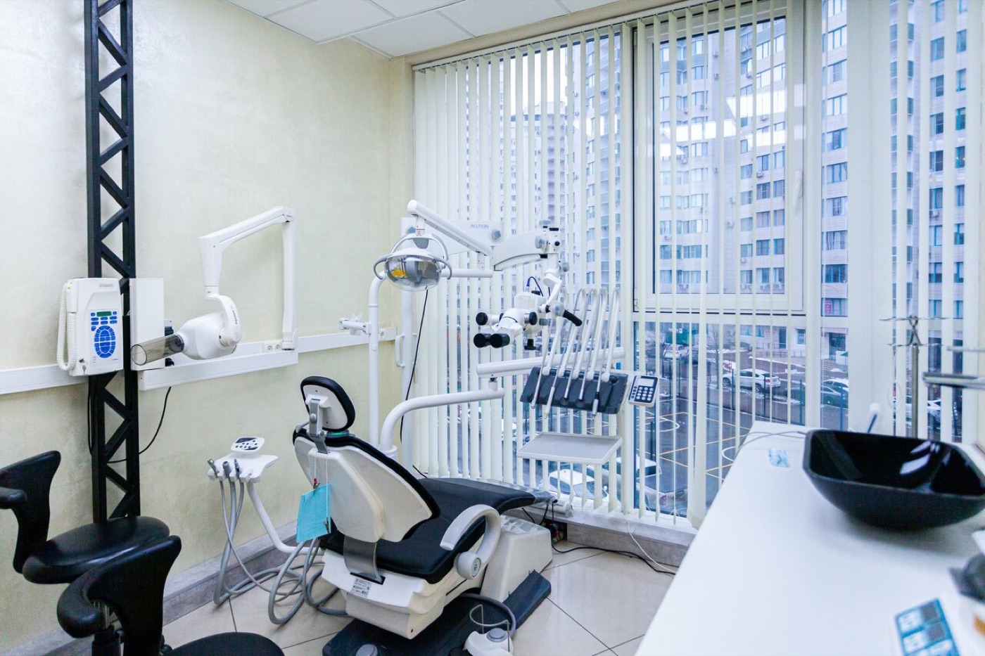 Кабинет с панорамным окном в клинике Estetica